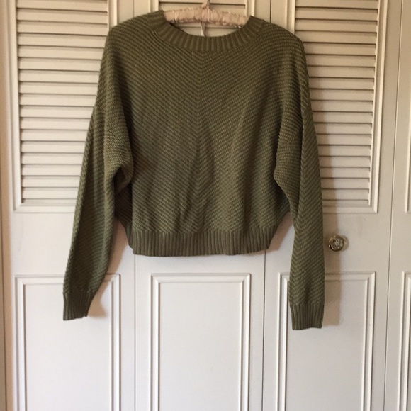 NWOT 🍀Cropped Sweater🍀 - Picture 4 of 4